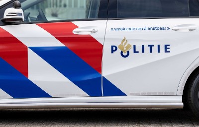 surveillancevoertuig, politieauto, dienstvoertuig, mercedes, nieuwe striping, zijkant, close-up, slogan, waakzaam, dienstbaar, logo, daglicht, Foto: Korpsmedia / Peter Monteny