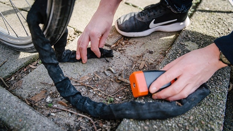 diefstal fiets, opengebroken kettingslot, Foto: Korpsmedia politie