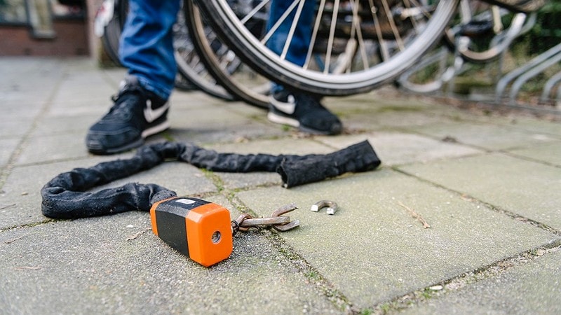 diefstal fiets, opengebroken kettingslot, Foto: Korpsmedia politie