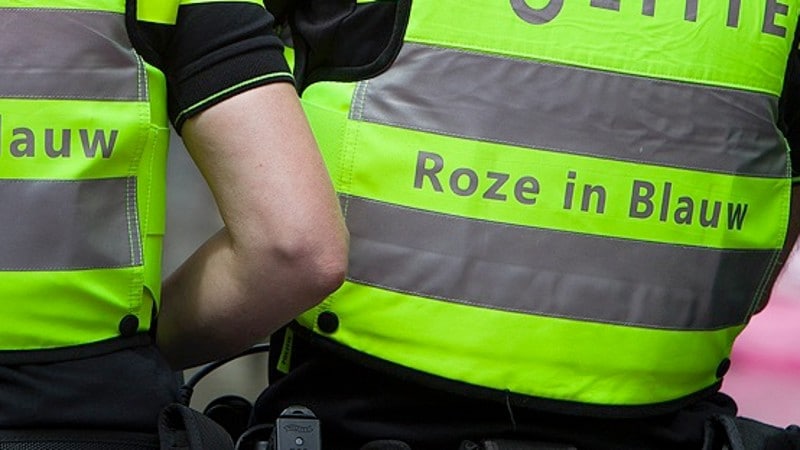 roze in blauw,  Foto: Korpsmedia politie