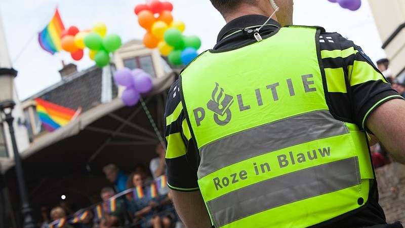 roze in blauw,  Foto: Korpsmedia politie